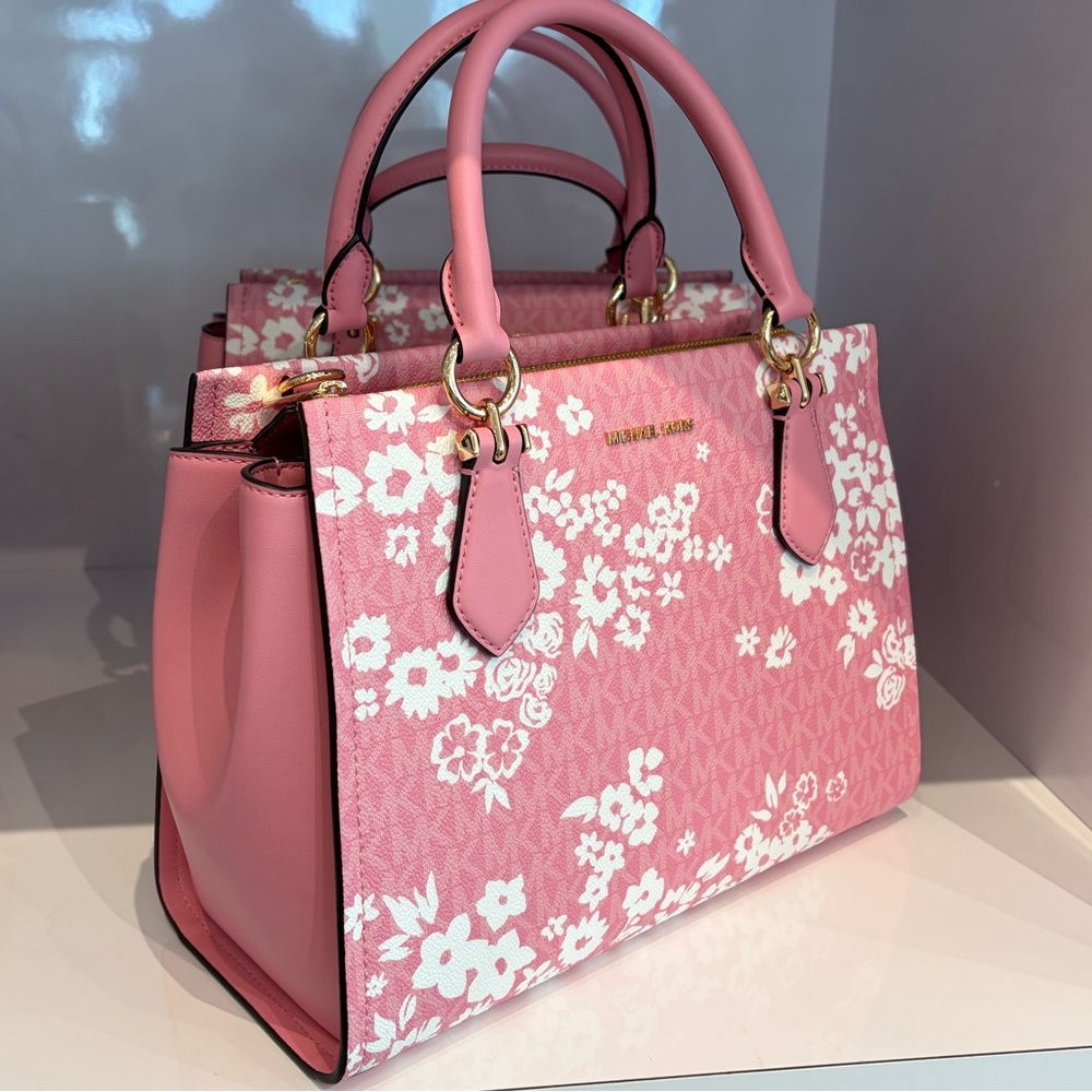 MICHAEL KORS Marilyn Medium Printed Signature Logo Satchel Crossbody
Carnation
